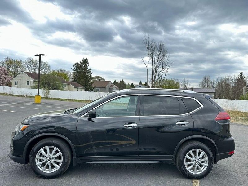 2018 Nissan Rogue SVImage 9