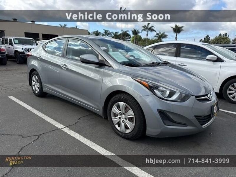 2016 Hyundai Elantra SEImage 3