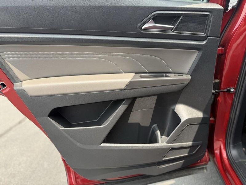 2023 Volkswagen Atlas Cross Sport 3.6L V6 SELImage 43