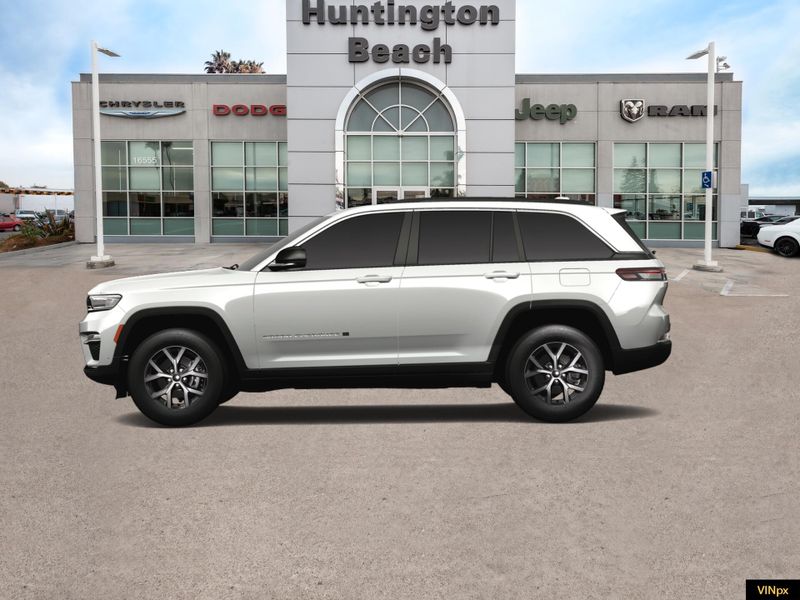 2023 Jeep Grand Cherokee Limited 4x2Image 3