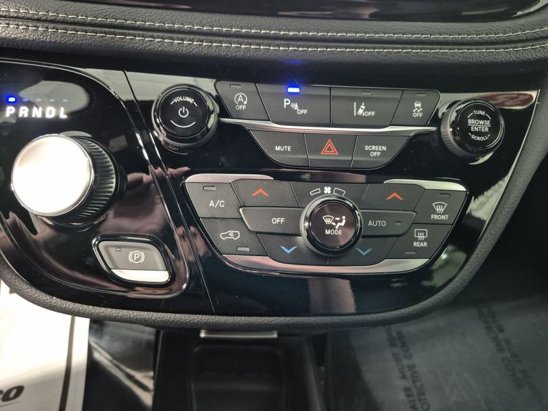 2025 Chrysler Pacifica SelectImage 32