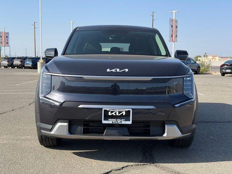 New 2026 Kia EV9 Light Long RangeImage 2