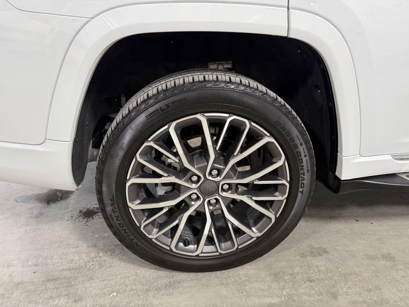 Used 2025 Jeep Grand Cherokee L Summit ReserveImage 9