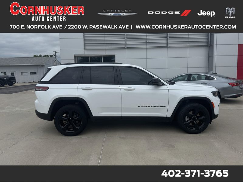 Used 2022 Jeep Grand Cherokee AltitudeImage 1