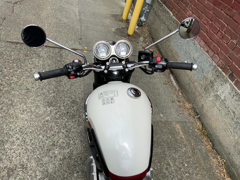 2025 Triumph BONNEVILLE T120