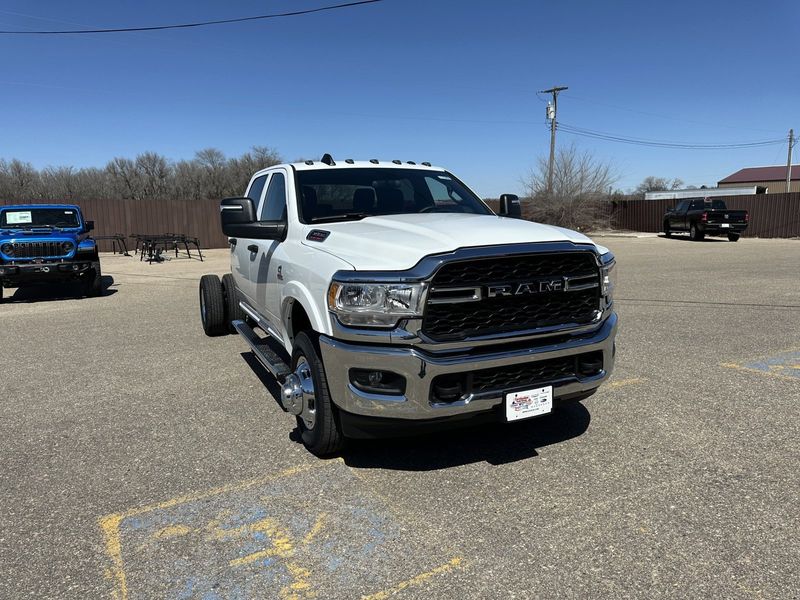 2024 RAM 3500 Tradesman Crew Cab Chassis 4x4 60