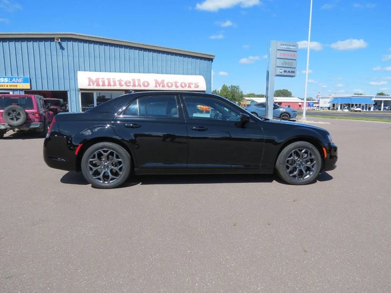 Used 2018 Chrysler 300 S AWD 4dr SedanImage 1