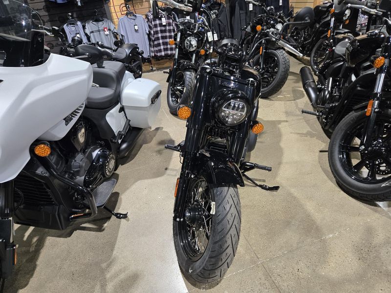 NEW 2025 INDIAN MOTORCYCLE CHIEF BOBBER ABS Image 5