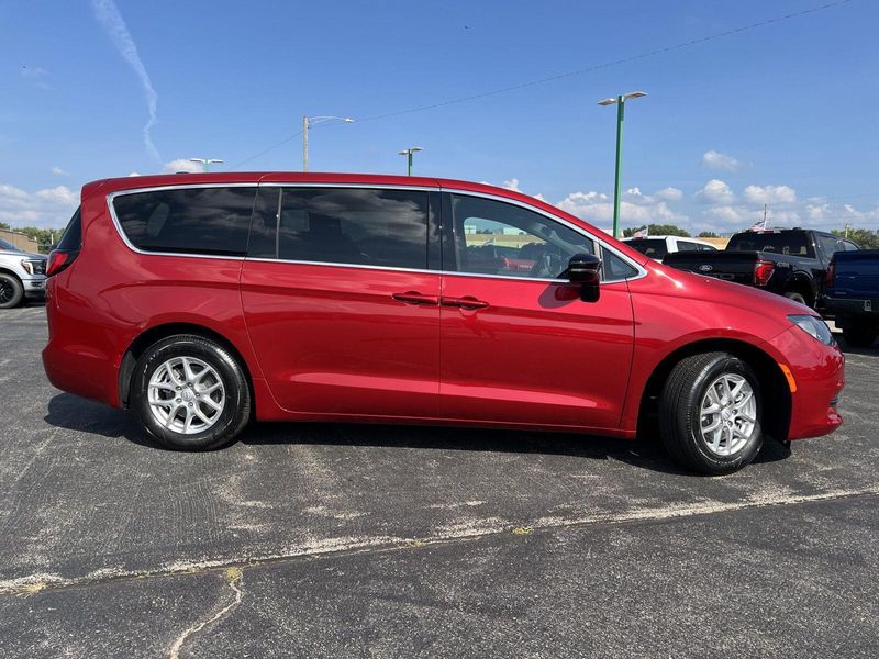 2026 Chrysler Voyager LX photo 3