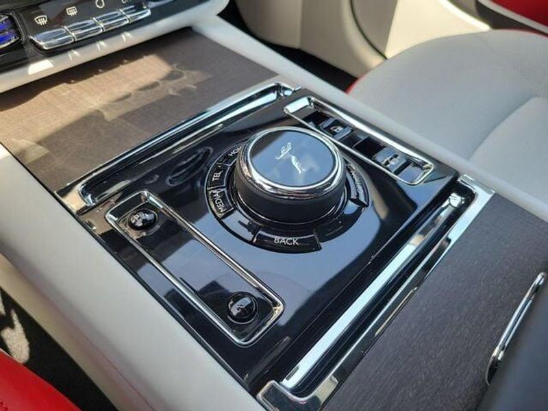 2025 Rolls Royce Spectre photo 23