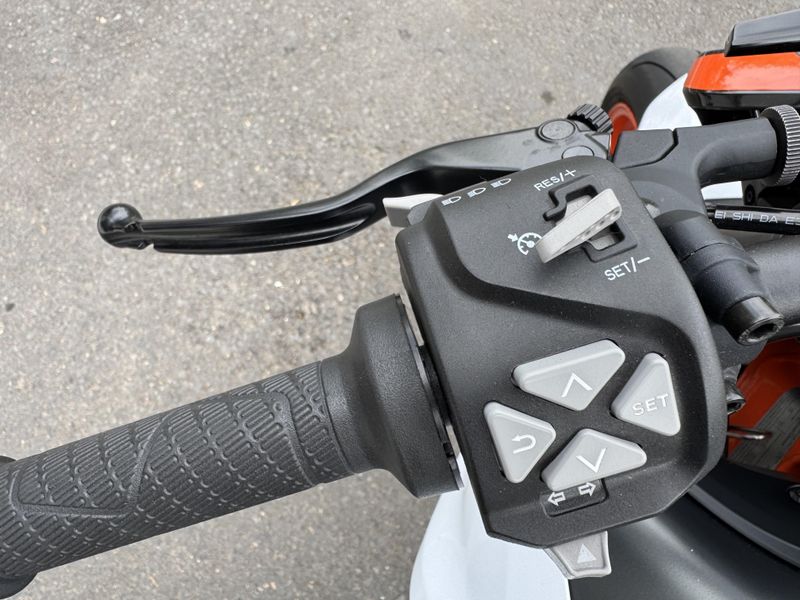 2020 KTM Duke 890 R 