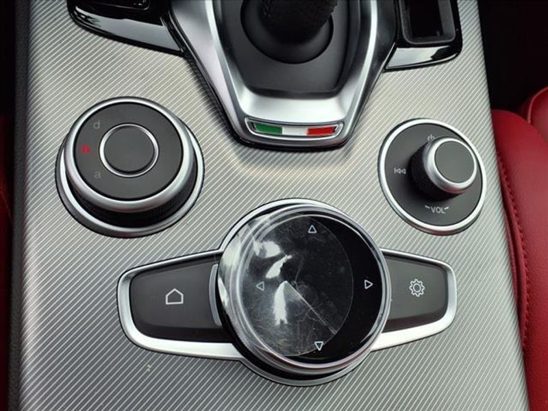 New 2025 Alfa Romeo Stelvio AwdImage 24