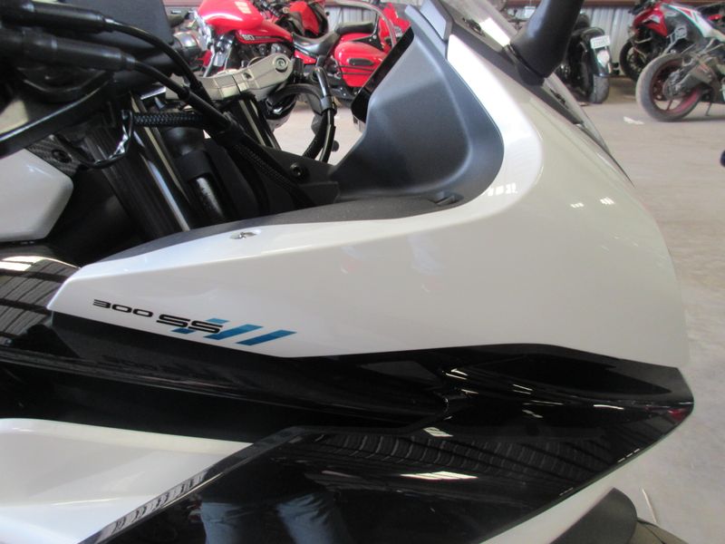 NEW 2026 CFMOTO 300SS Image 11