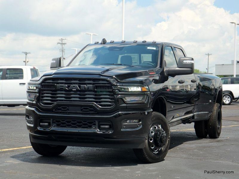 New 2025 RAM 3500 Big Horn Crew Cab 4x4 8