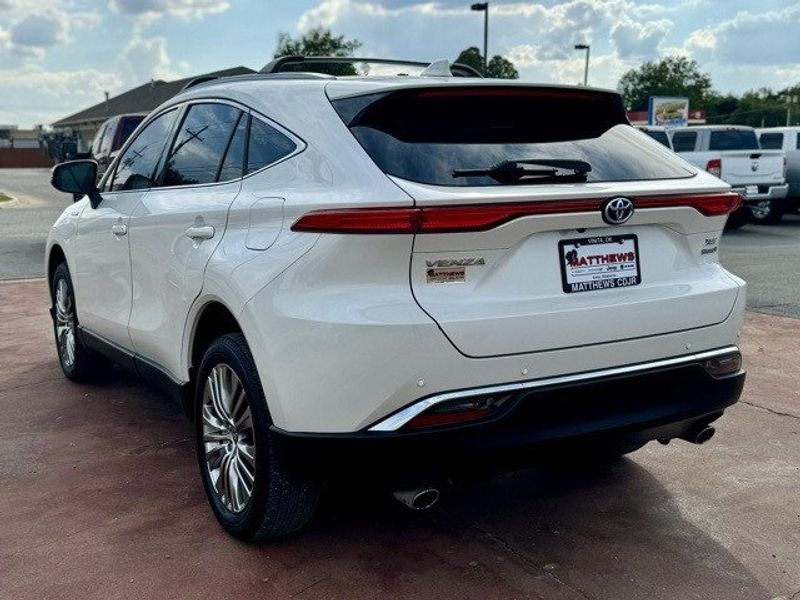 2021 Toyota Venza XLEImage 8