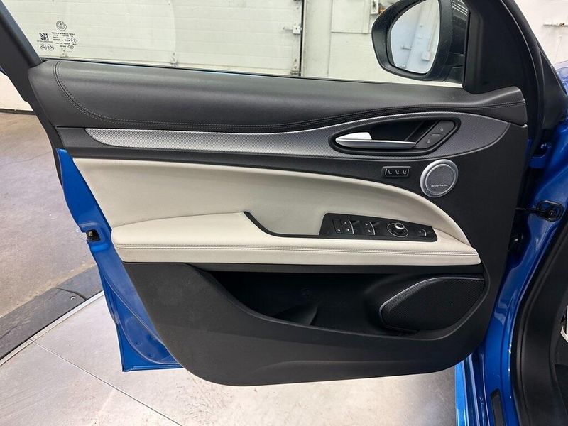 2021 Alfa Romeo Stelvio Ti SportImage 19