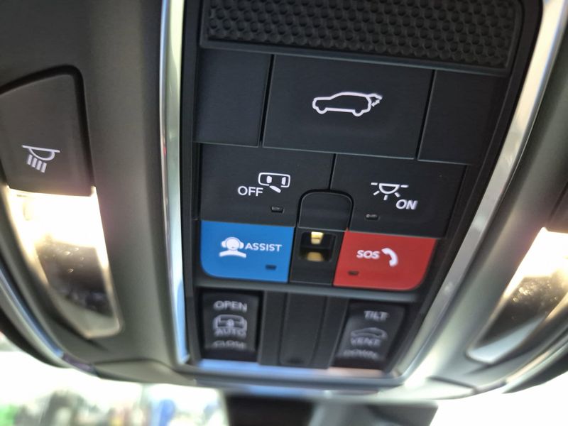 2025 Jeep Grand Cherokee L Altitude X 4x4Image 36