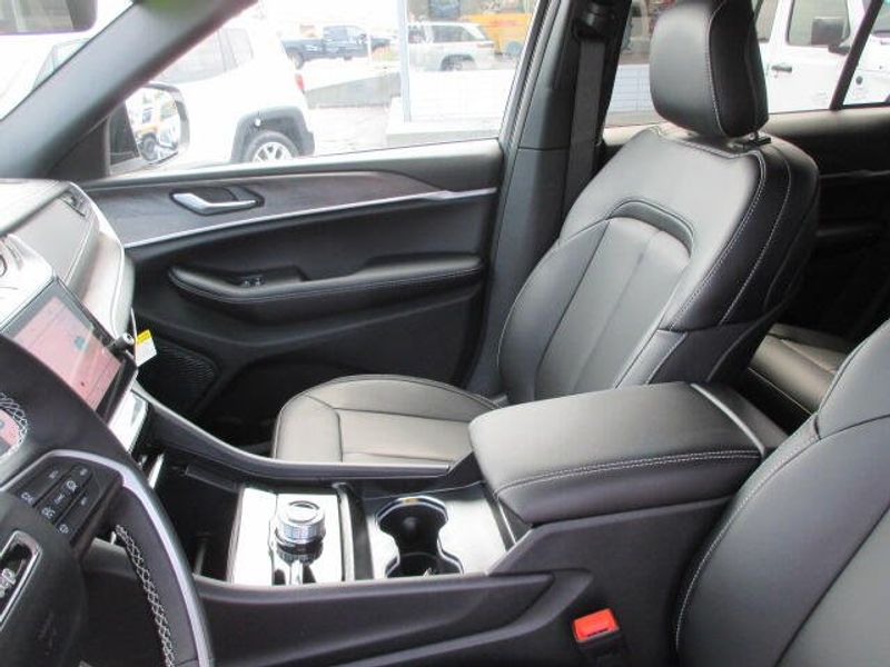New 2026 Jeep Grand Cherokee Limited 4x4Image 21