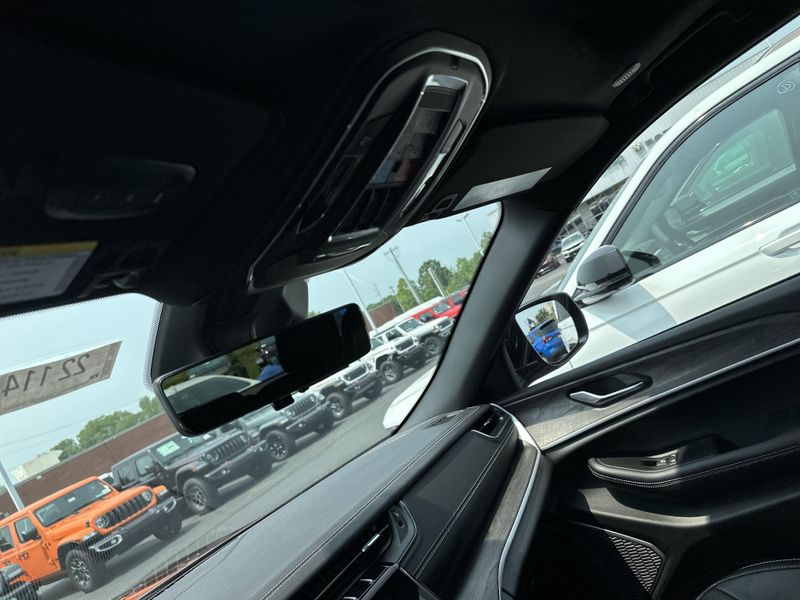 New 2025 Jeep Grand Cherokee Limited 4x4Image 30