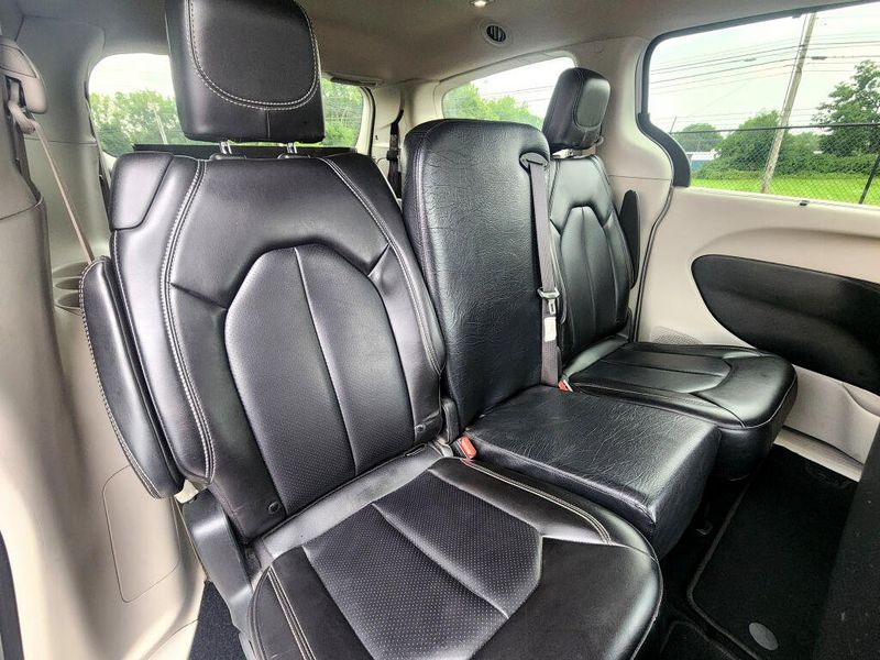 Used 2023 Chrysler Pacifica Touring L