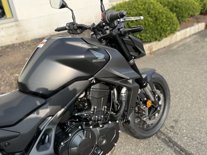 2025 Honda CB750 HornetImage 4