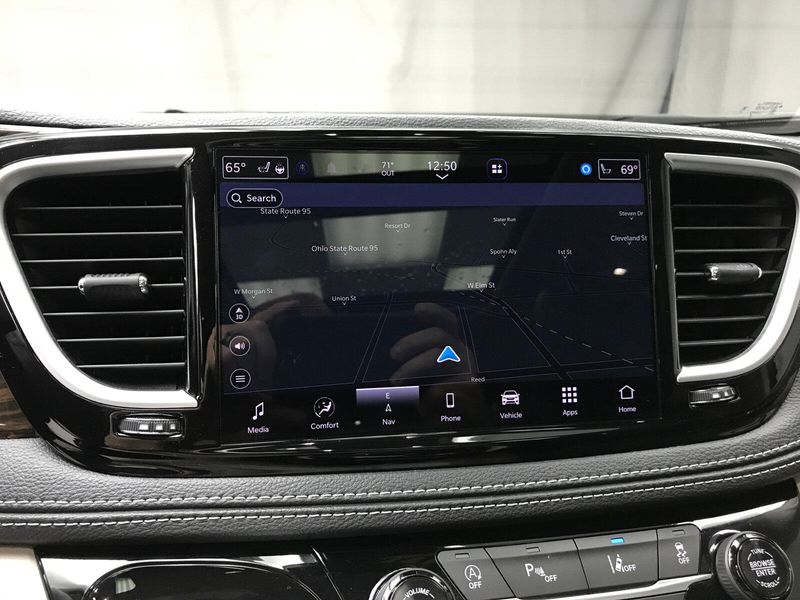 2023 Chrysler Pacifica LimitedImage 9