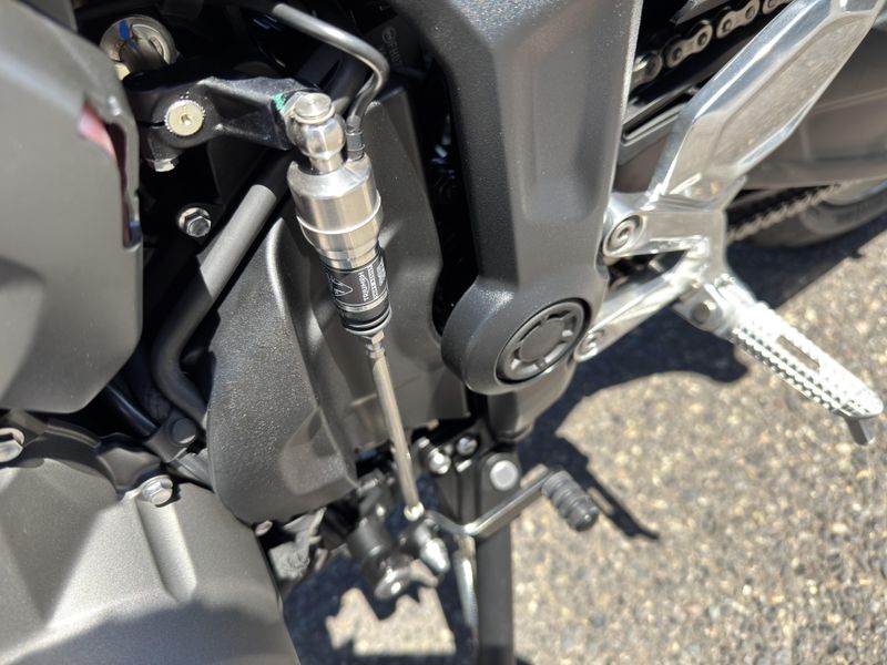 2025 Triumph Trident 660 - COSMIC YELLOW - SAPPHIRE BLACK 