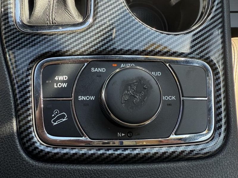 2016 Jeep Grand Cherokee Limited photo 26