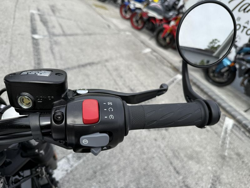 2025 Triumph Bonneville Bobber