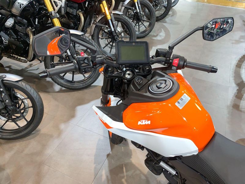New 2024 KTM 250 DUKE Image 15