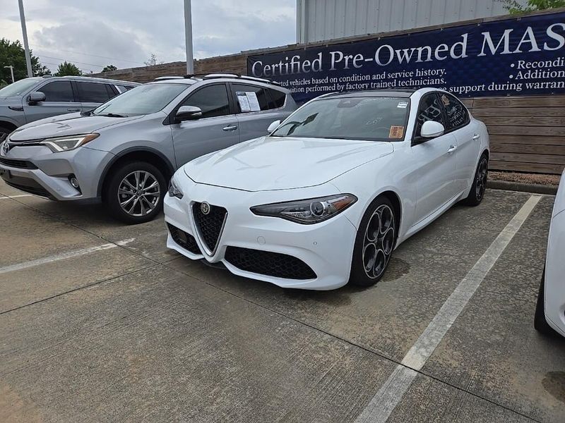 2022 Alfa Romeo Giulia TiImage 1