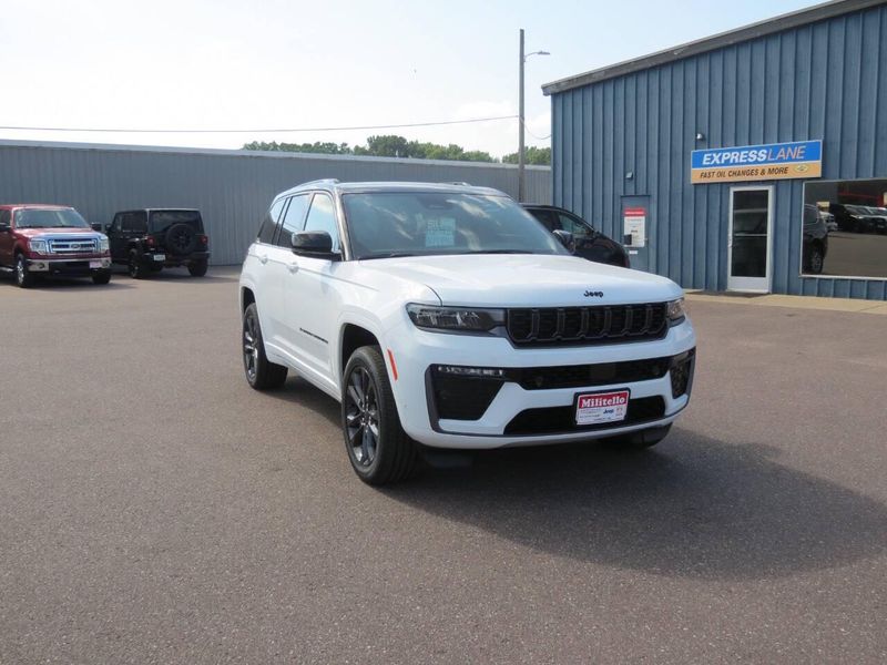 New 2026 Jeep Grand Cherokee Limited Reserve 4x4Image 4