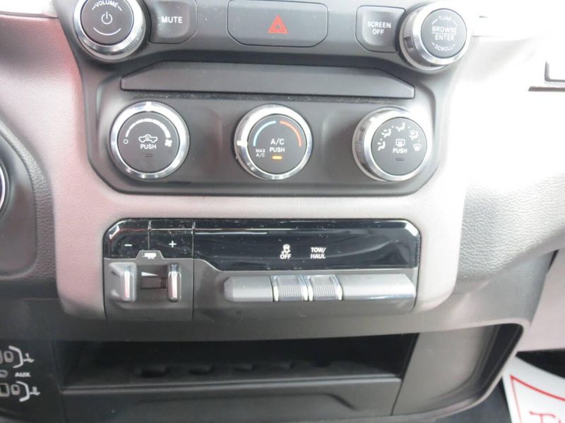 Used 2024 RAM 2500 Big Horn 4x4 4dr Crew Cab 6.3 ft. SB PickupImage 18