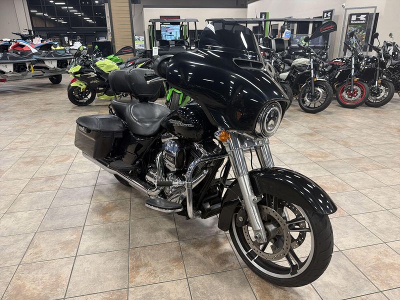 Used 2016 Harley-Davidson STREET GLIDE Image 11