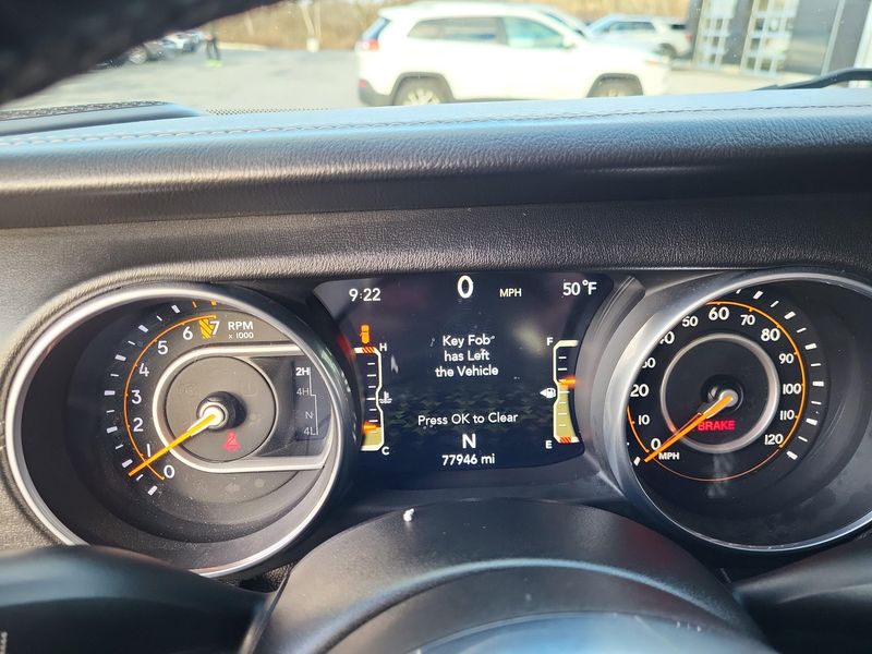 Used 2018 Jeep Wrangler Unlimited SaharaImage 6