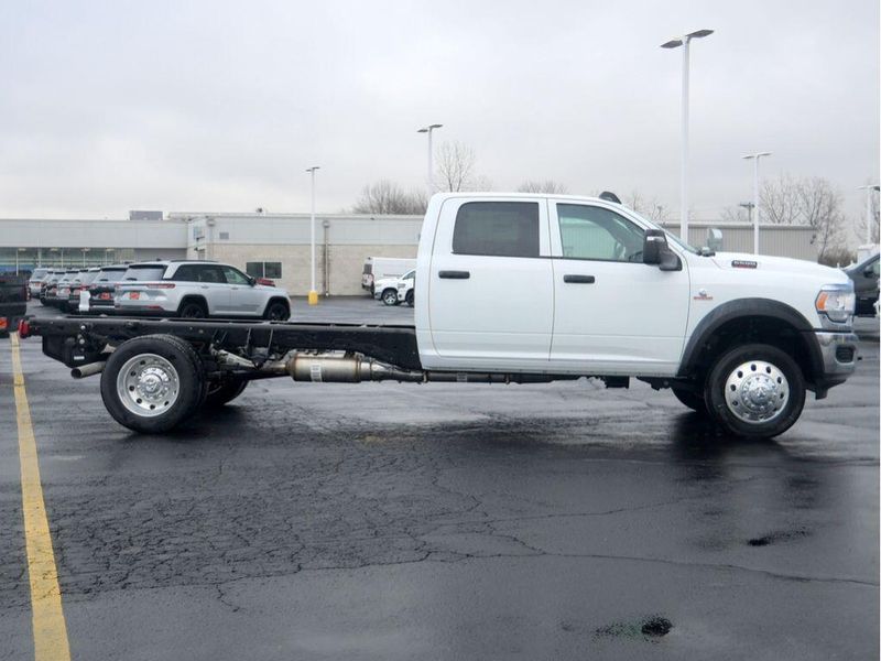 2024 RAM 5500 Tradesman Chassis Crew Cab 4x4 84