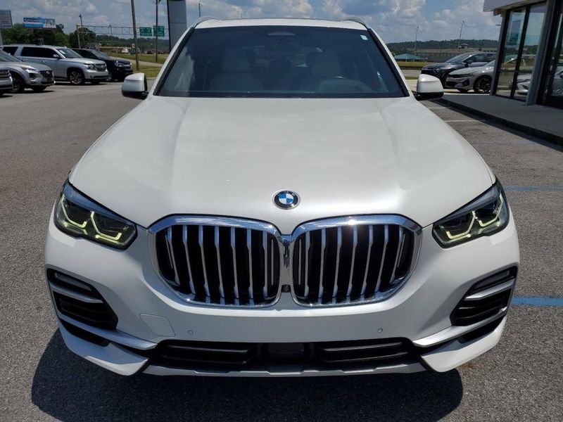 2020 BMW X5 Sports Activity Vehicle xDrive40i in a Mineral White Metallic exterior color and Ivory Whiteinterior. Johnson Dodge 601-693-6343 pixelmotiondemo.com 