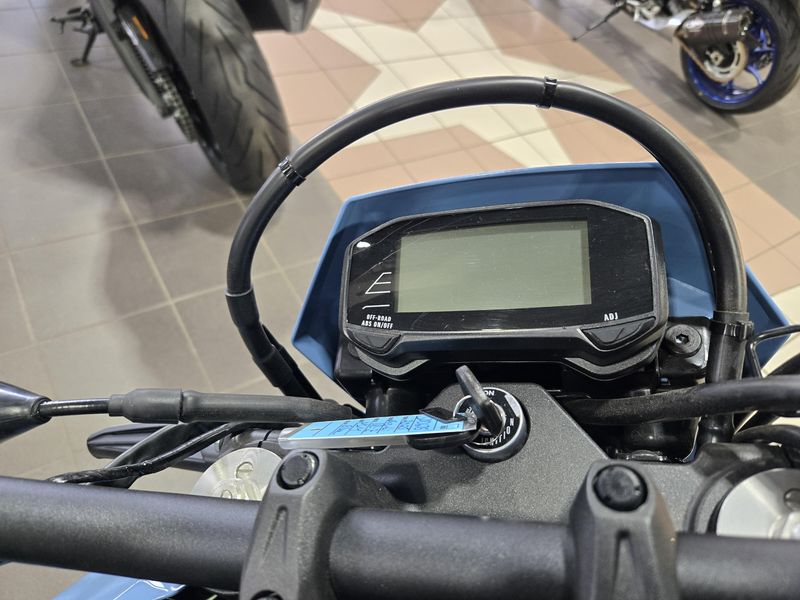 2025 Suzuki DRZ 4SM SKY GRAY Image 8