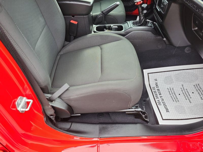 Used 2018 Jeep Wrangler Unlimited SportImage 19