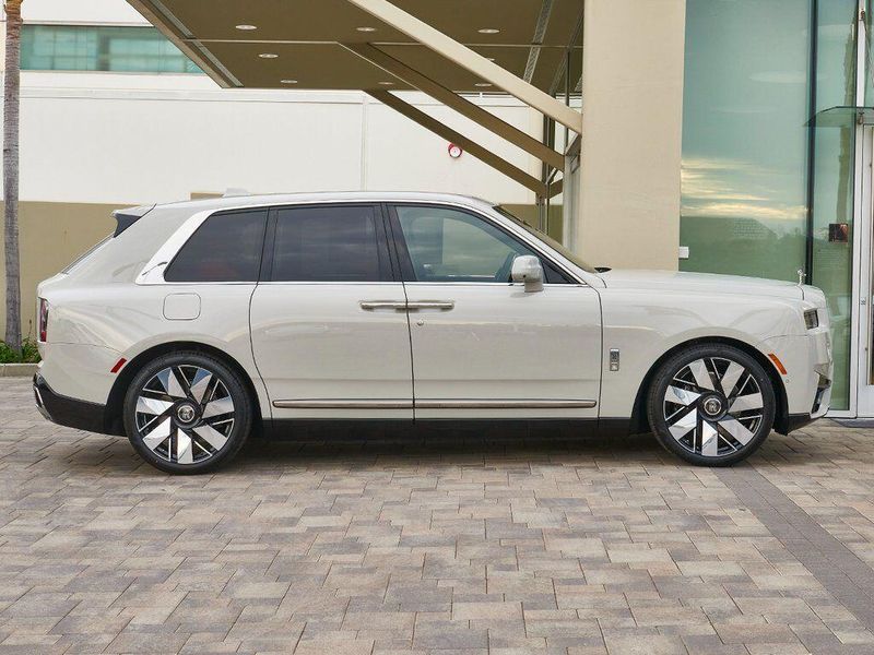 New 2026 Rolls-Royce Cullinan Image 10