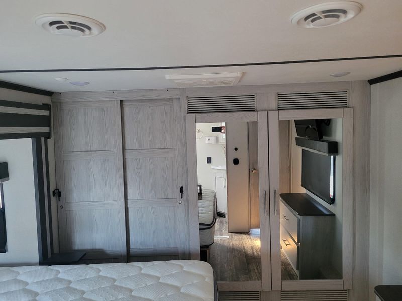 Used 2021 KEYSTONE RV FUZION 373 Image 21