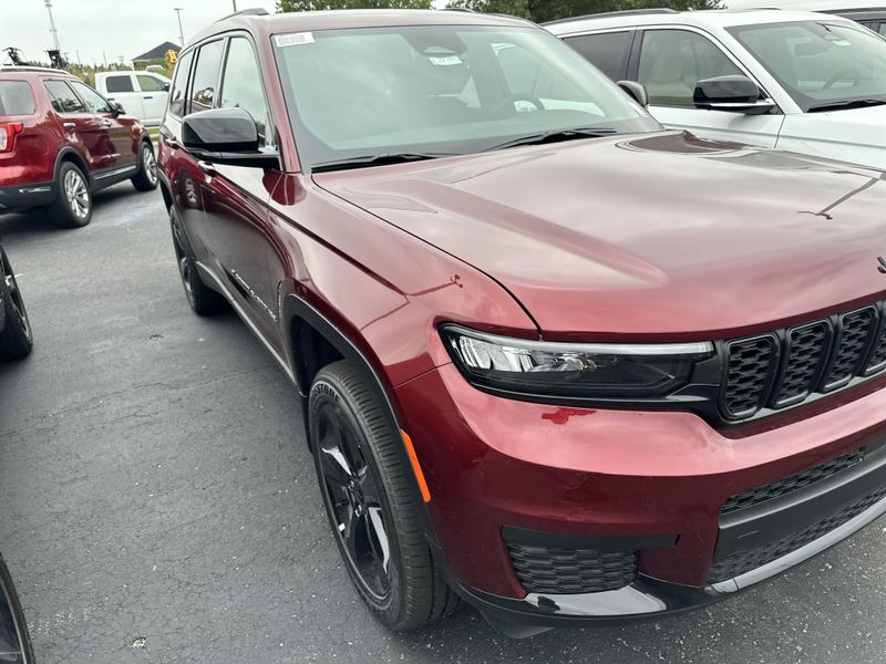 New 2025 Jeep Grand Cherokee L Altitude X 4x4Image 3