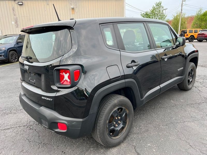 2017 Jeep Renegade SportImage 9