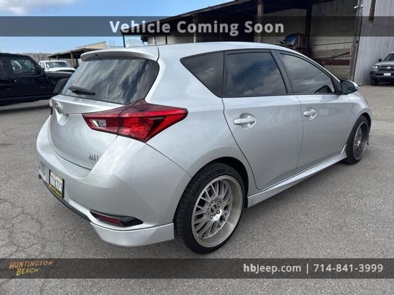 2016 Scion iM BaseImage 5