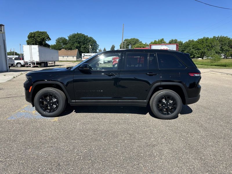 2024 Jeep Grand Cherokee Altitude X 4x4Image 5