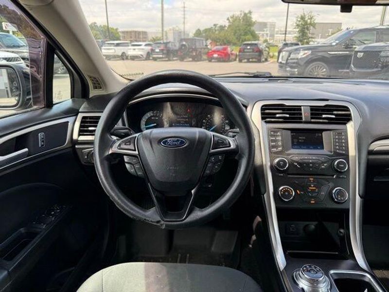 Used 2018 Ford Fusion SE