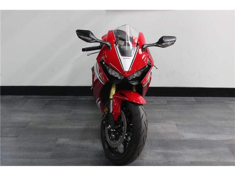 2021 Honda CBR1000RR Image 2