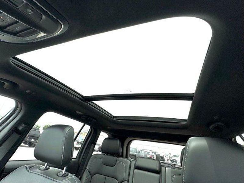 New 2026 Jeep Grand Cherokee Limited Reserve 4x4Image 18