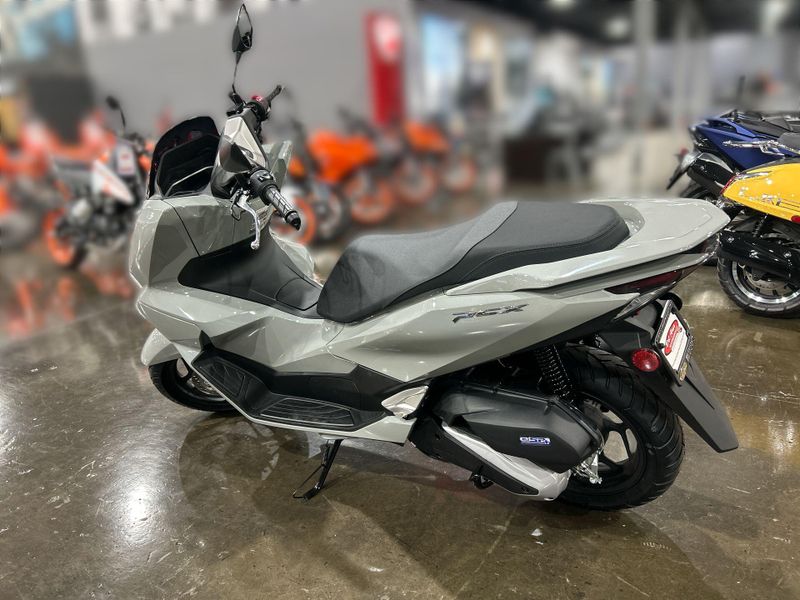 2025 Honda PCX Image 15