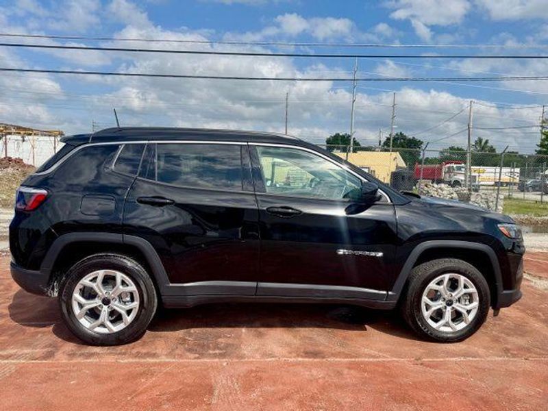 Used 2025 Jeep Compass LatitudeImage 4